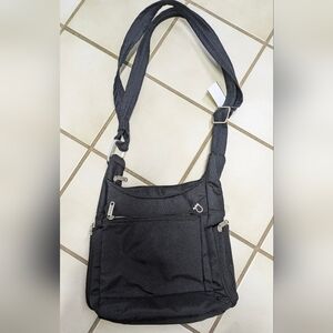 Travelon Anti Theft Classic Messenger Bag Black